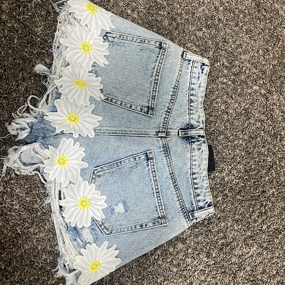 Fashion Nova jean shorts - Picture 3 of 3